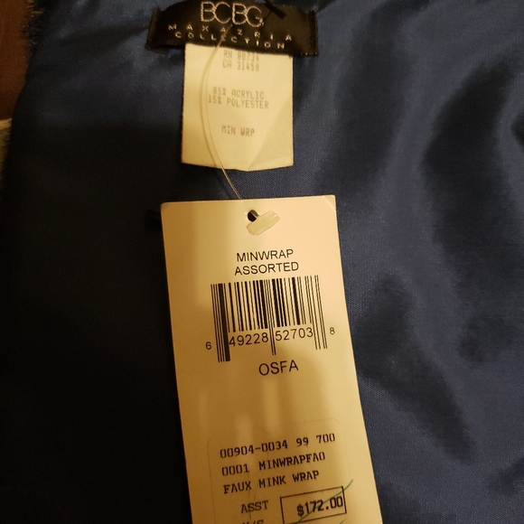 NWT BCBG Maxaria Faux Mink Fur Wrap MSRP $172 - Picture 4 of 5